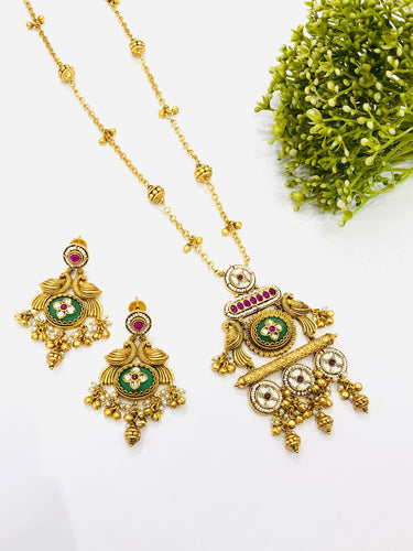 Indrani's Pendant Set